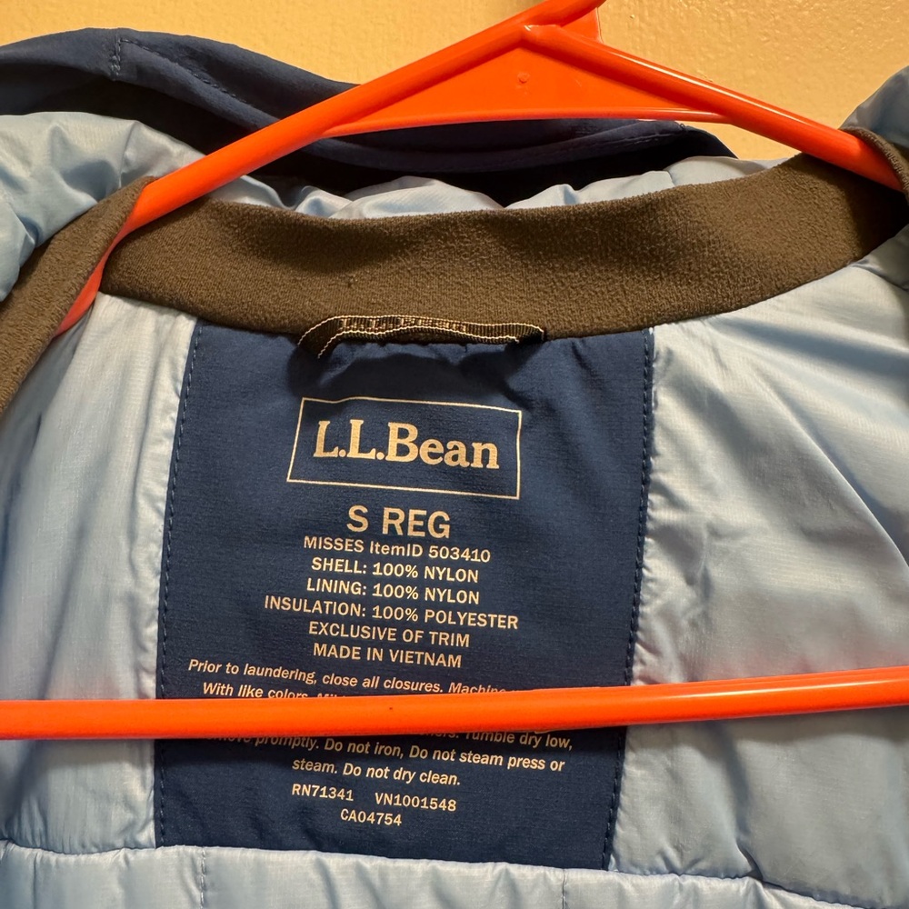 LL Bean Waterproof Primaloft Packaway Jacket, dark marine blue, size small - Picture 5 of 6